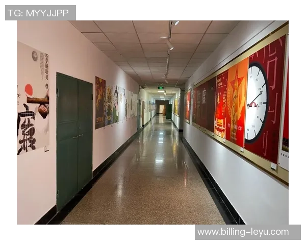 踢足球的画素描画展现青春活力与团队精神的艺术之美