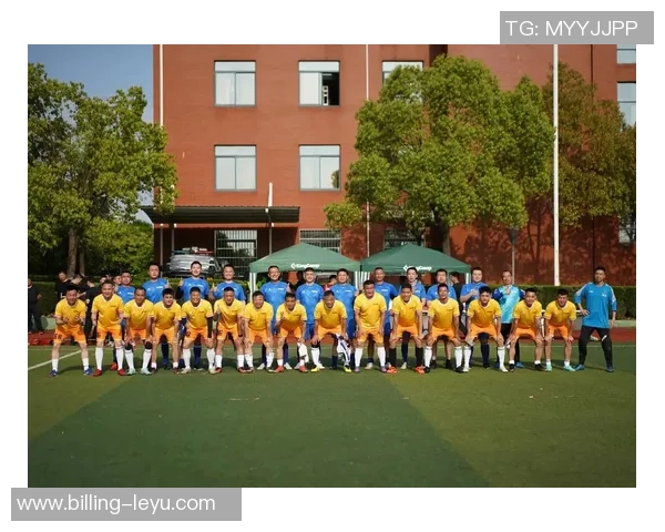 足球运动员精神的力量与坚持在赛场上的重要性与影响